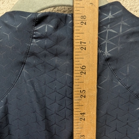 The North Face windbreaker in women's XL navy/coral pristine condition like new - Picture 16 of 16